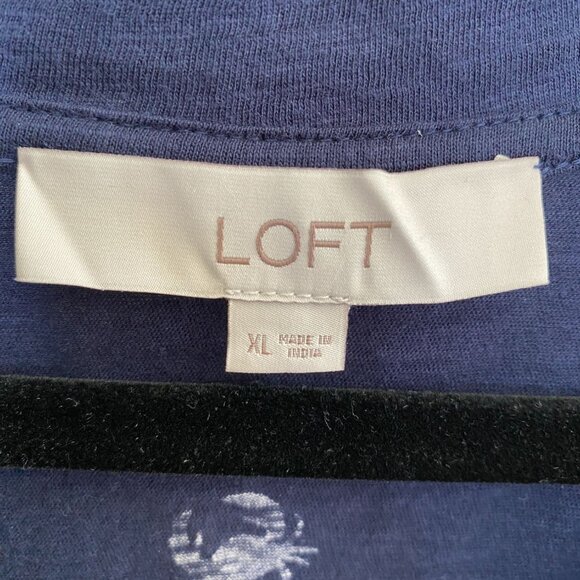 Loft Women’s Navy Lobster Crab Print V-Neck Tee XL Comfortable Coastal Style - Picture 3 of 6